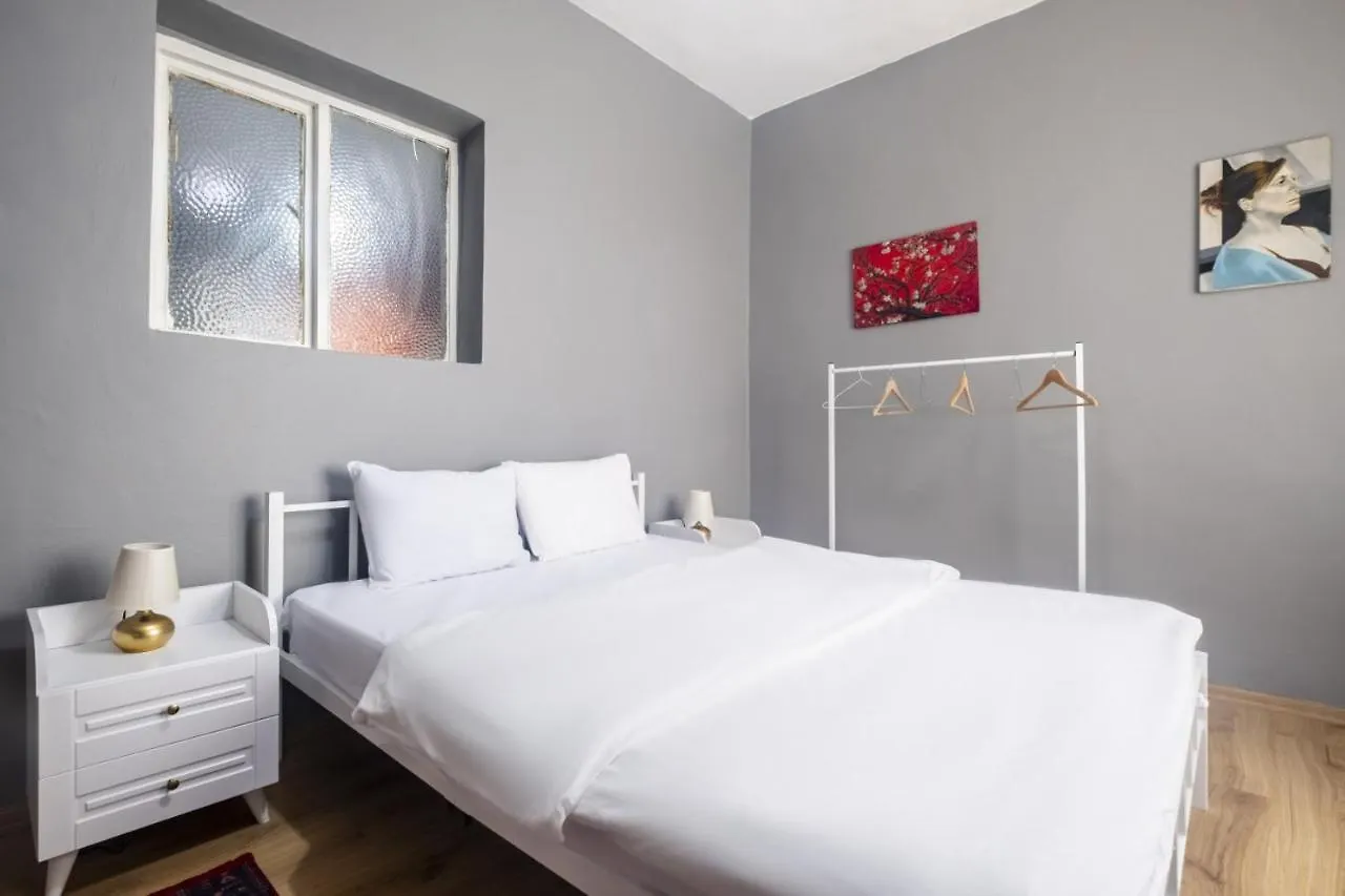 Superb Flat Close To Shopping Malls In Mecidiyekoy Istanbul Apartment
