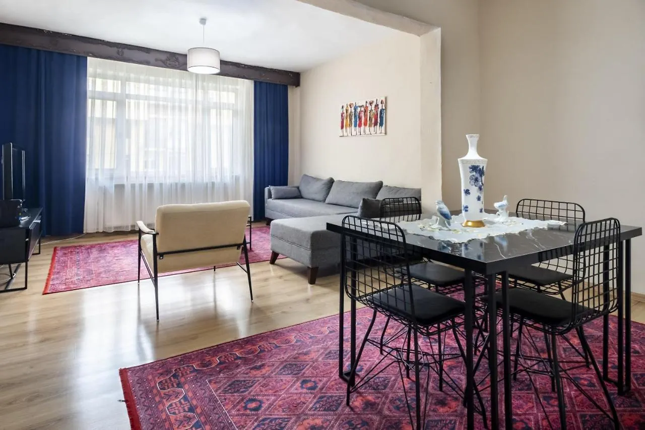 Superb Flat Close To Shopping Malls In Mecidiyekoy Istanbul Turkey