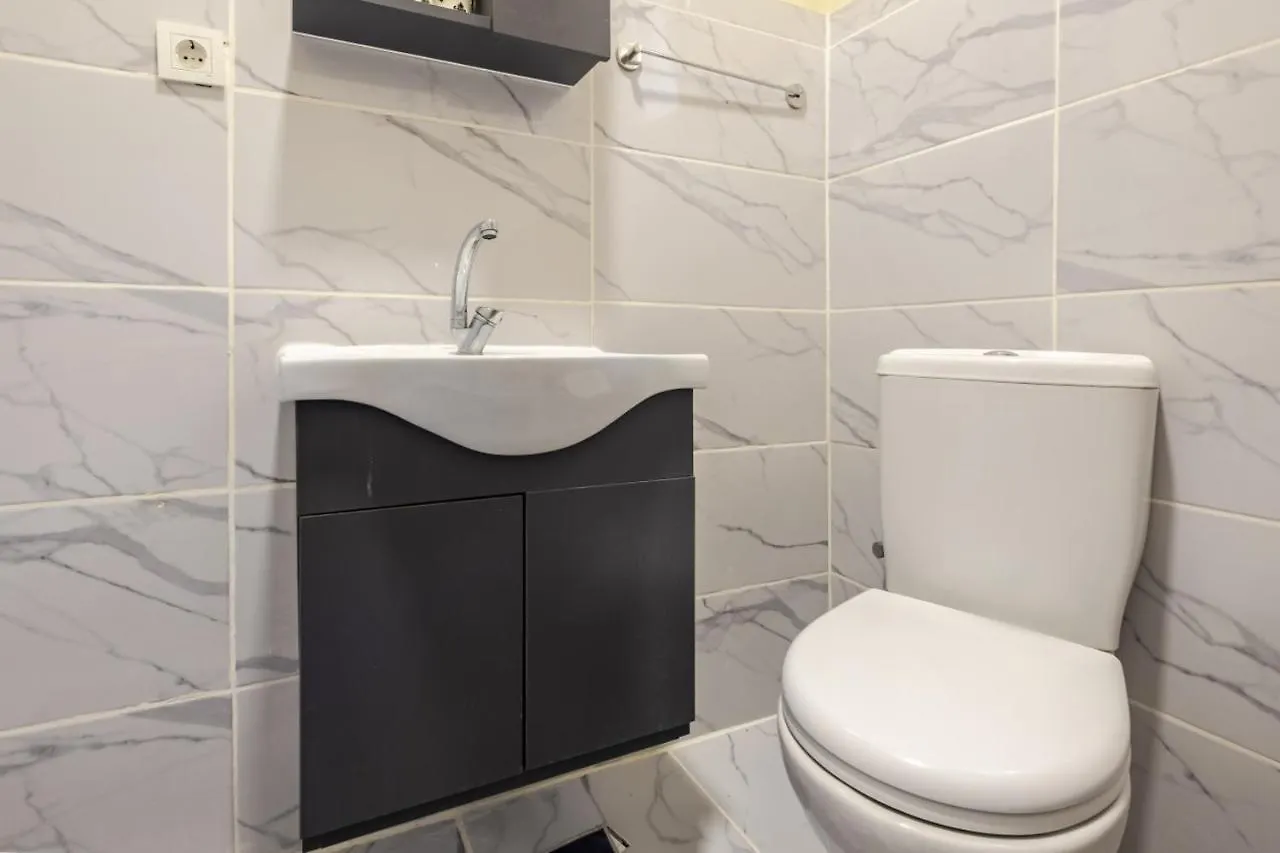 Superb Flat Close To Shopping Malls In Mecidiyekoy Istanbul Apartment